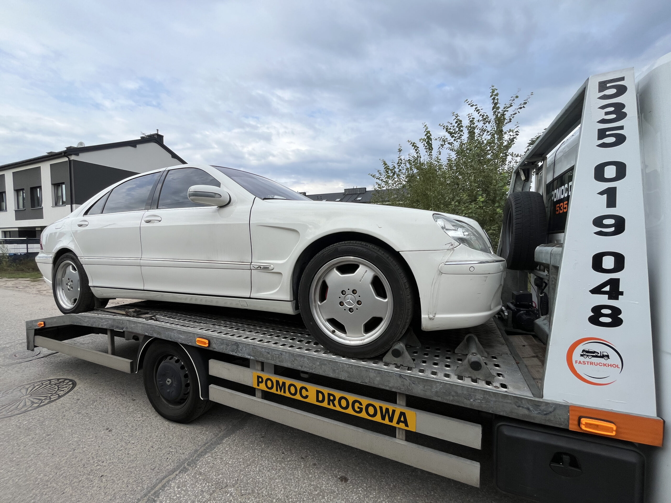 Auto na lawecie w Ząbkach